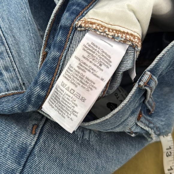 Madewell Relaxed Denim Shorts in Homecrest Wash: Ripped Edition 27 7 - Picture 6 of 6